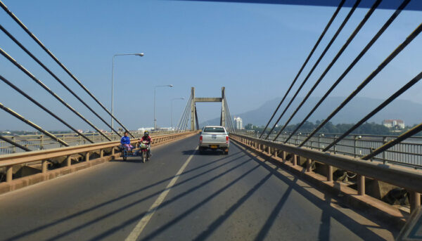 The Lao Nippon Bridge toward Pakse, Champasak Province, Laos / by Tango7174 / CC BY-SA 2.0