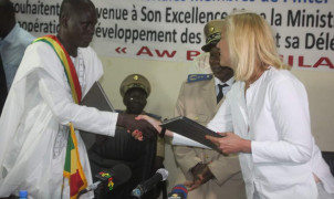 Minister Kaag signs MoU development plan Mali
